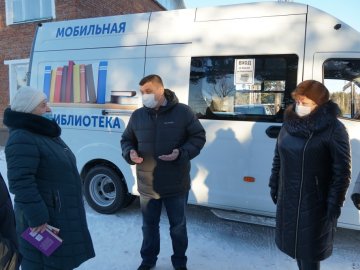 В Горноуральском городском округе начала работу современная мобильная библиотека - библиобус