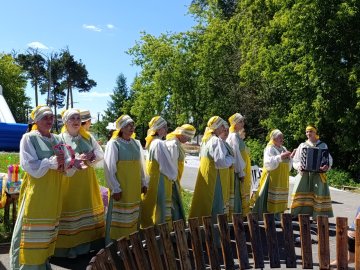 В округе прошел фестиваль-конкурс "Счастливы вместе", посвященный Дню семьи, любви и верности