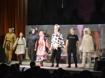 Премьера спектакля "Гадкий котенок" в Покровском центре культуры