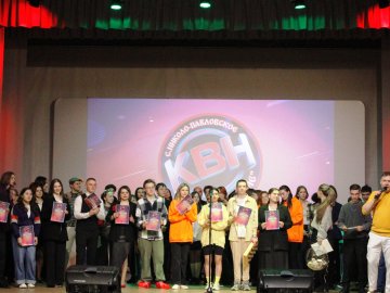 В зале Николо-Павловского центра культуры открылся сезон фестиваля лиги КВН