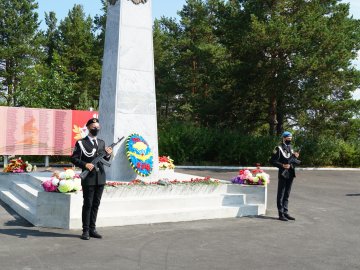 «Никто, кроме нас!» В поселке Новоасбест чествовали воинов-десантников.