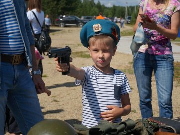 «Крылатая пехота» отметила 92-ю годовщину со дня образования Воздушно-десантных войск в поселке Новоасбест