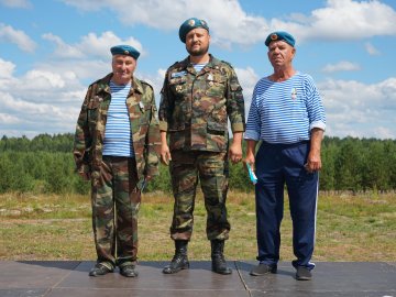 «Крылатая пехота» отметила 92-ю годовщину со дня образования Воздушно-десантных войск в поселке Новоасбест