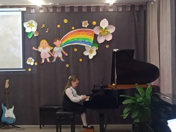 Отчетный концерт Черноисточинской детской школы искусств «Цветами улыбается земля»