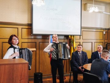 Работников культуры округа поздравили с праздником 