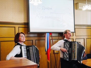 Работников культуры округа поздравили с праздником 