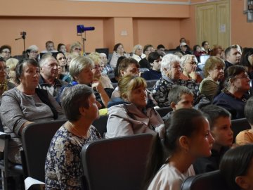 Премьера спектакля "Гадкий котенок" в Покровском центре культуры