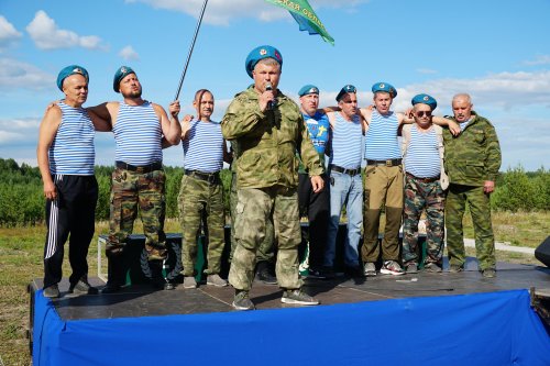 «Крылатая пехота» отметила 92-ю годовщину со дня образования Воздушно-десантных войск в поселке Новоасбест